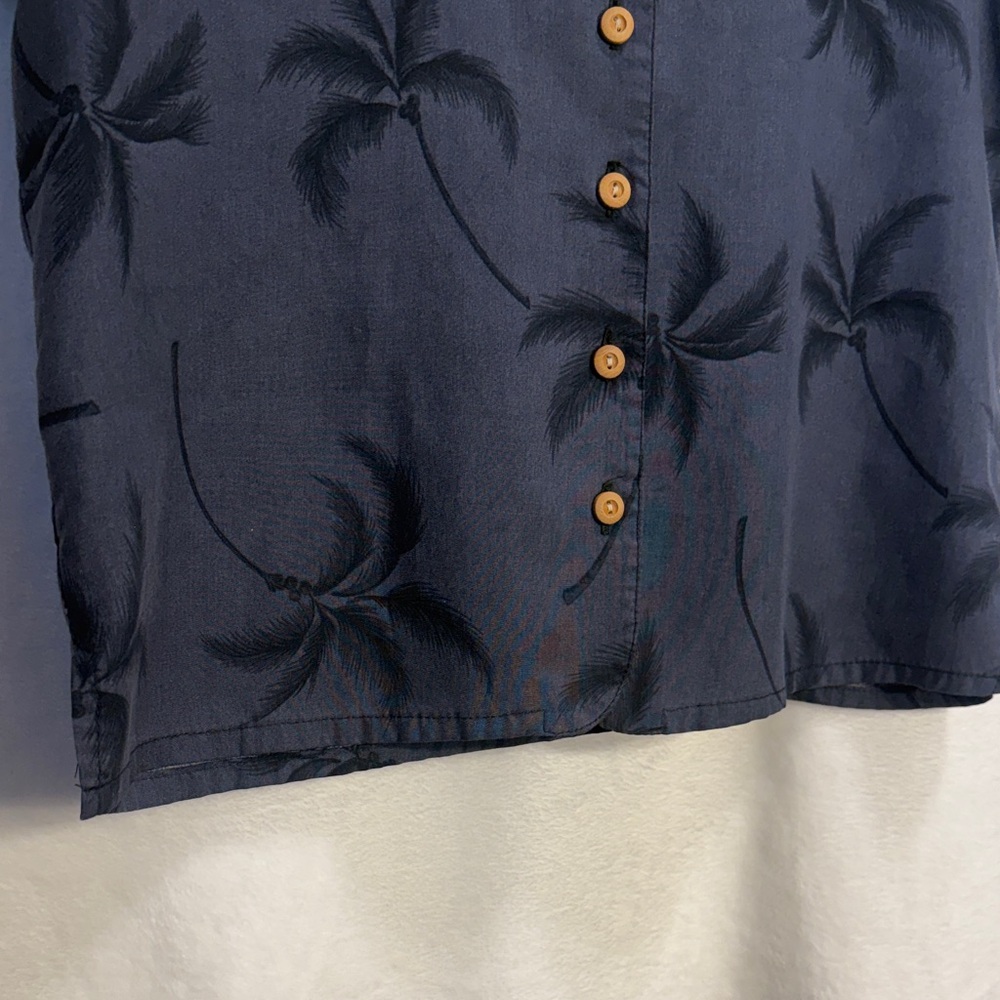 Paradise Found Navy Palm Tree Hawaiian Blouse Rayon Short Sleeve V-Neck - Picture 7 of 8